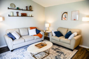 Urban Cottage: Homey & Convenient
